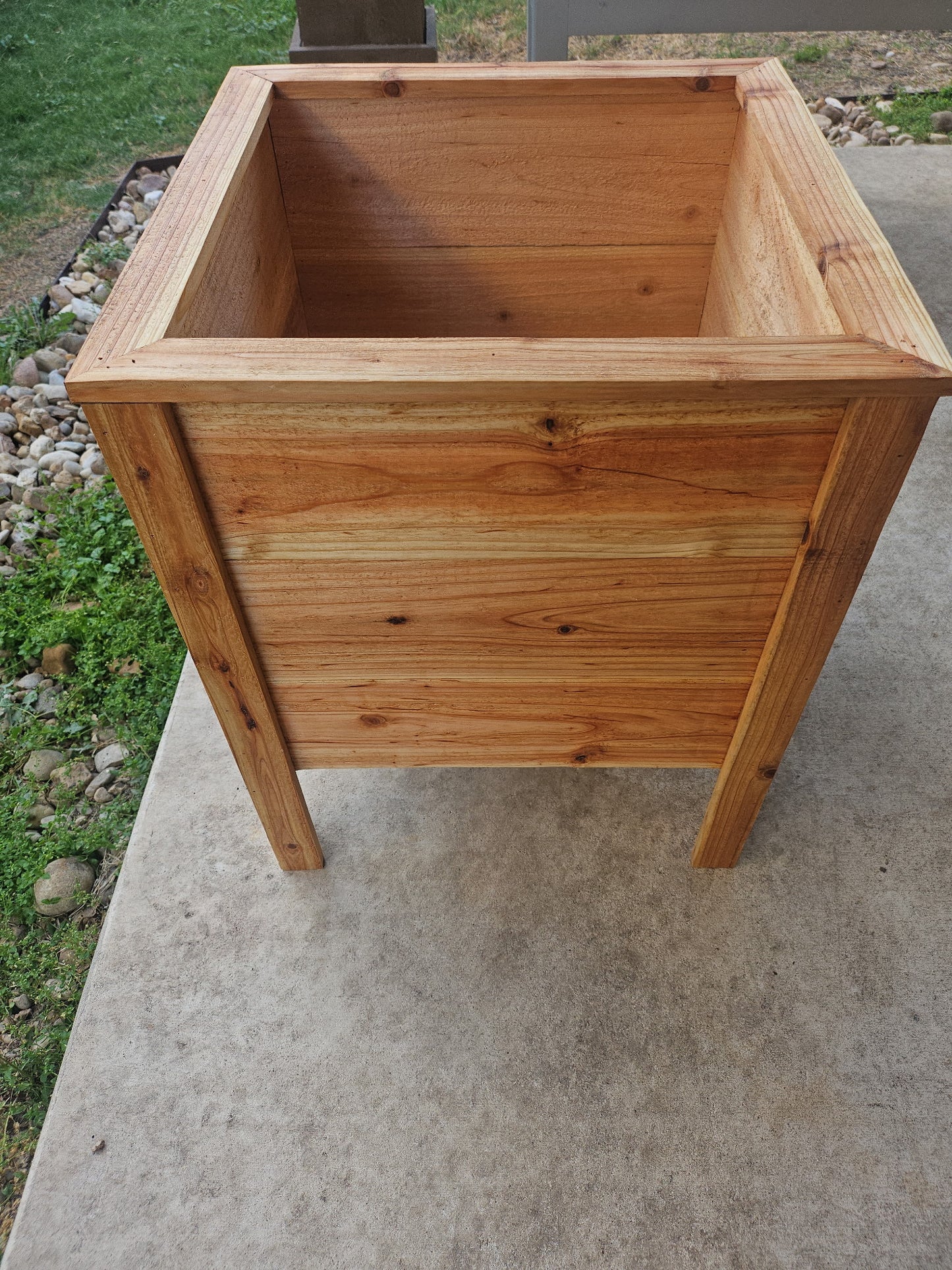 Cedar Planter Box | 19" x 19" Raised Garden Bed - 24" Tall