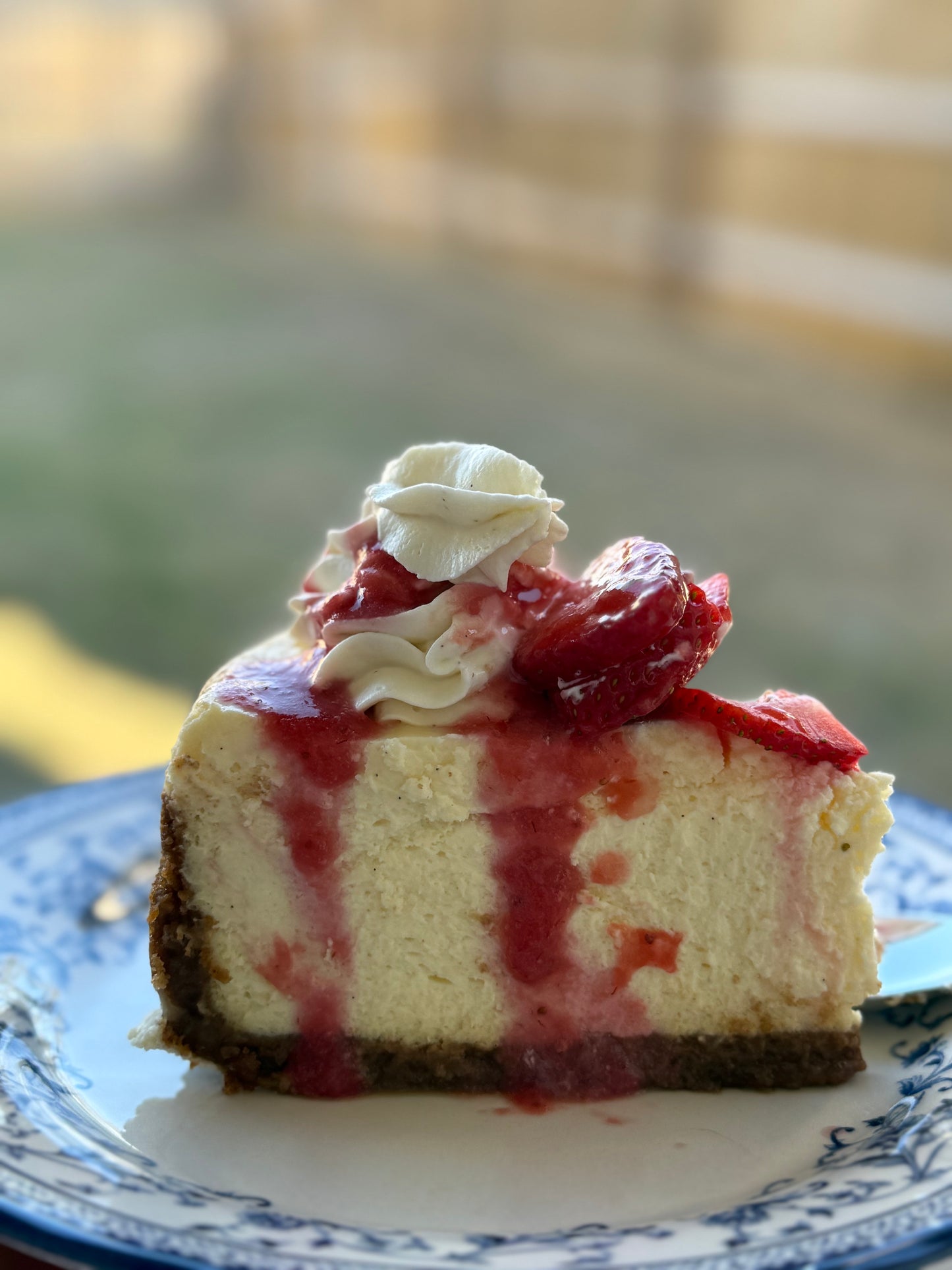 Strawberry Cheesecake with Fresh Strawberries | 14-16 slices