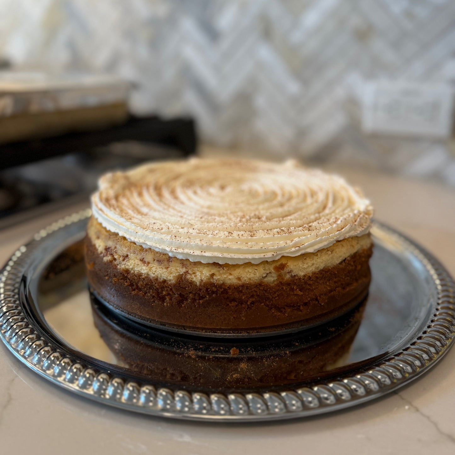 Cinnamon Roll Cheesecake | 14-16 slices